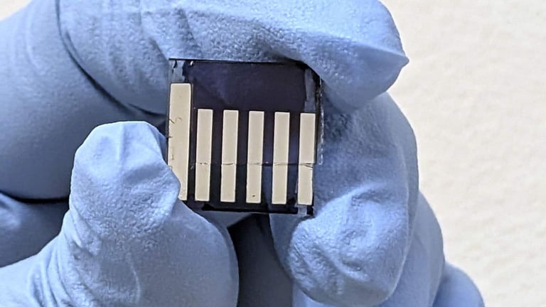 World's Smallest Spectrometer Revolutionizes Light Analysis for Smartphones and Beyond