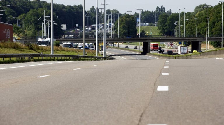 Tragic Fatality: Pedestrian Struck by Truck on Brussels Outer Ring