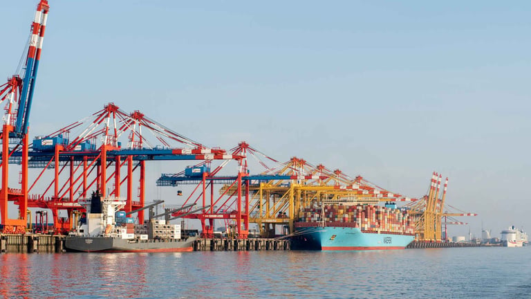 German Seaport Wage Dispute Escalates: Verdi Plans Strikes Amid Ongoing Negotiations