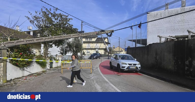 Severe Storm Leaves 384,000 Without Power in Portugal, Calamity Status Declared Amid Widespread Damage