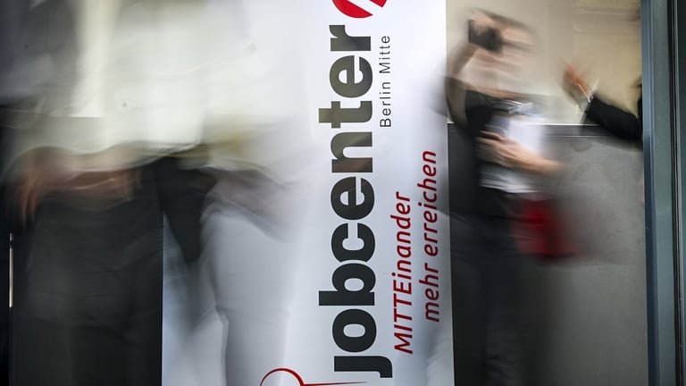 Germany Faces Severe Labor Shortages: 768,000 Jobs Unfilled by 2028 Due to Retirements and Skills Gap