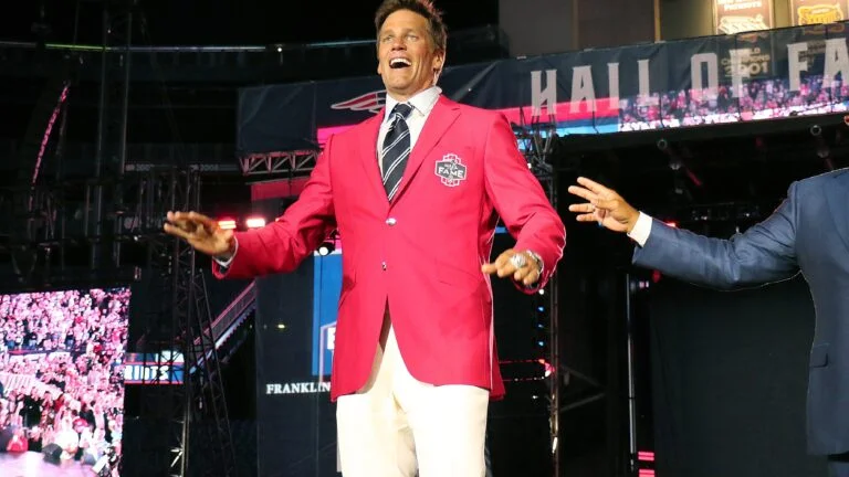 Tom Brady to Receive Statue at Gillette Stadium During Patriots Preseason Opener