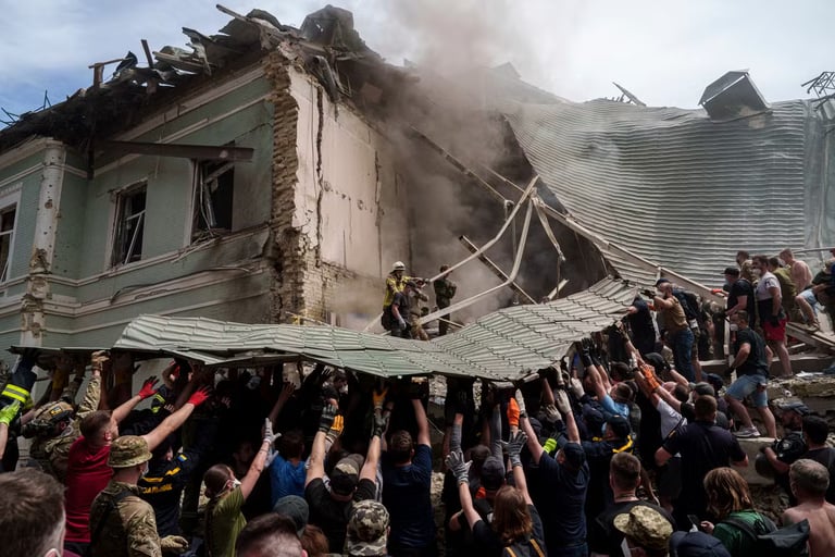 Rising Military Budget Fuels Russian Aggression; Europe Urged to Unite for Ukraine's Sovereignty