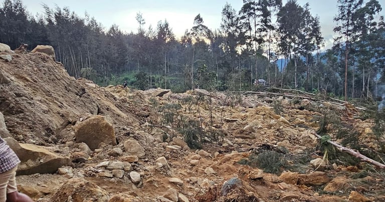 Papua New Guinea Rushes to Evacuate 7,900 as Second Landslide Looms; Over 2,000 Feared Trapped