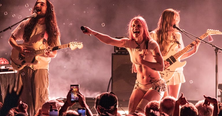 Tina Fey to Headline SNL UK's Premiere with Musical Guests Wet Leg