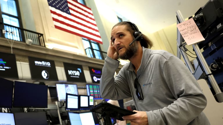 Stock Futures Rise on Salesforce Surge, But Major Indices Decline Amid Economic Uncertainty