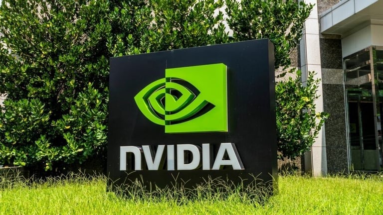 US Lifts Chip Export Ban: Nvidia & AMD Resume China Sales Amid SMIC's Revenue Decline