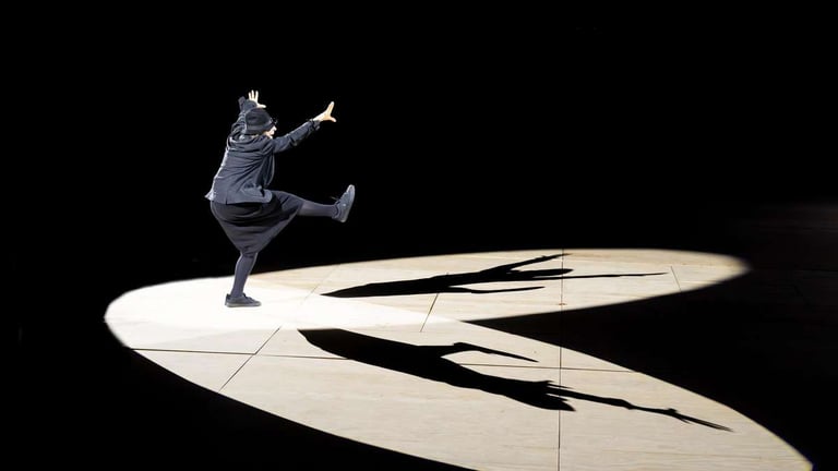 Komische Oper Berlin's 'Lear' Delivers a Bold, Unconventional Theatrical Experience