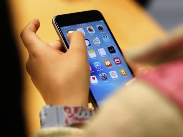 Chinese Hackers Target Trump and Vance's Phones, Exposing Mobile Security Crisis