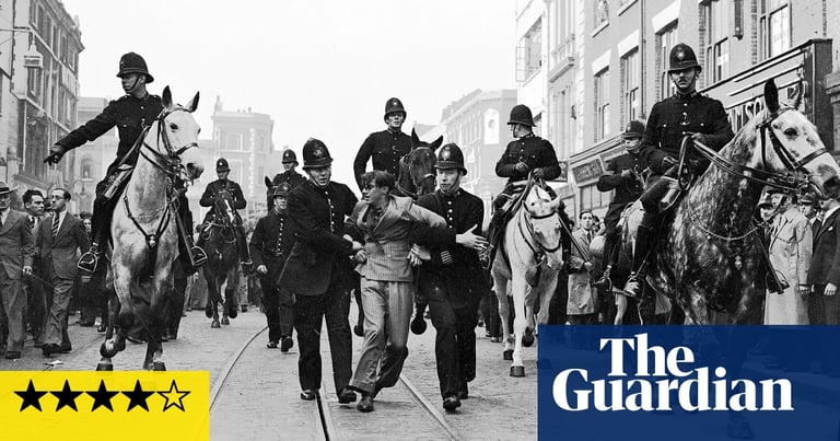 'Resistance' Exhibition Chronicles 100 Years of British Protests Through Powerful Photography