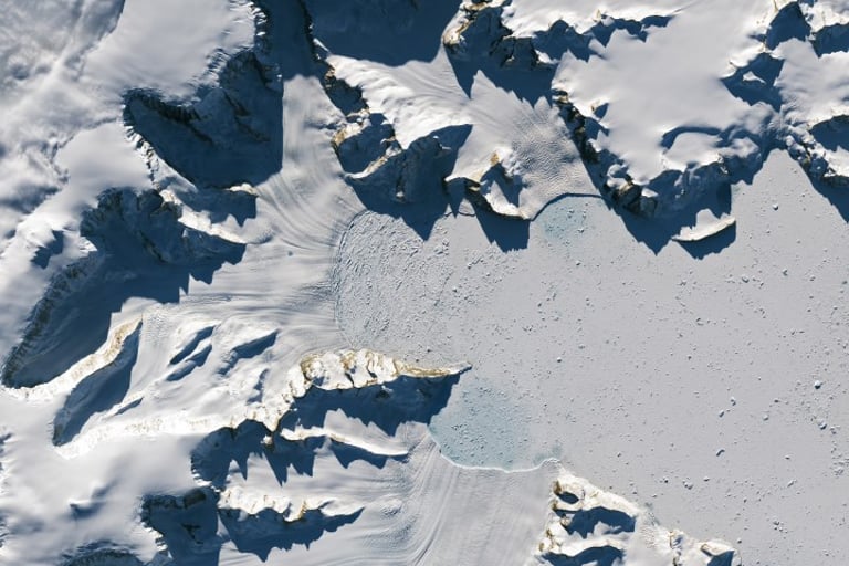 Hektoria Glacier's Rapid Retreat Marks Fastest Grounded Ice Loss in Modern History