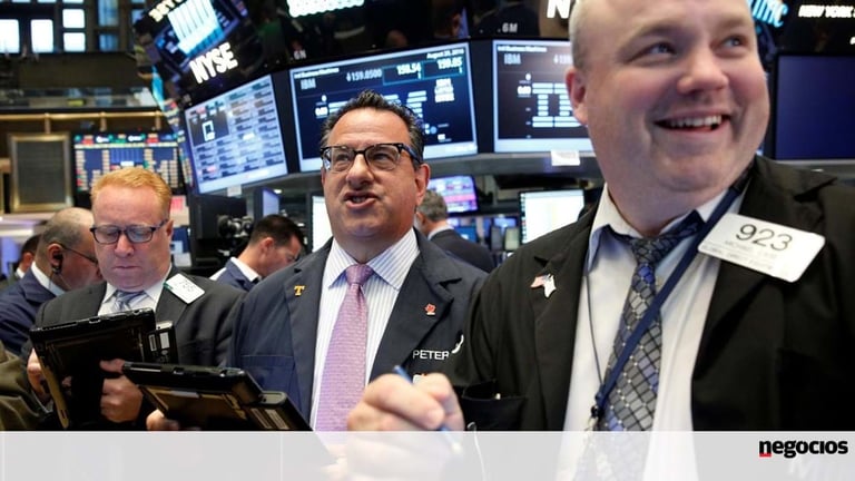 Dow Soars 654 Points Amid Positive Earnings, 3M Stock Surges 23%, Wall Street Ends Week on High Note