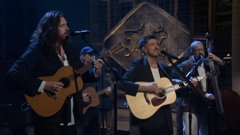 Mumford & Sons Debut New Tracks on SNL, Announce Expansive 'Prizefighter' Tour