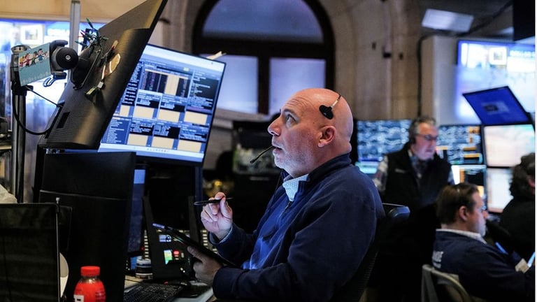 Dollar Plummets Amid Market Turmoil: Worst Decline Since 2002 Spurs Fears of Financial Instability