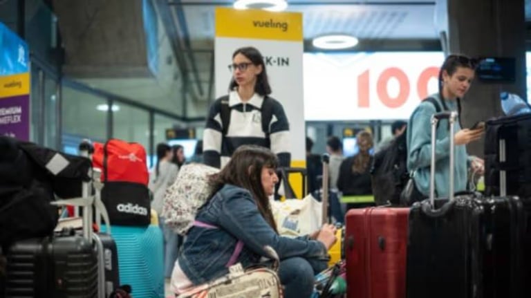 Severe Storms Wreak Havoc in Canary Islands: Flights Grounded, Thousands Evacuated Amidst Flood Warnings