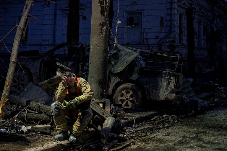Ukrainian Intelligence Warns of Russian Troop Build-up; Germany to Supply Missiles Amid Escalating Tensions
