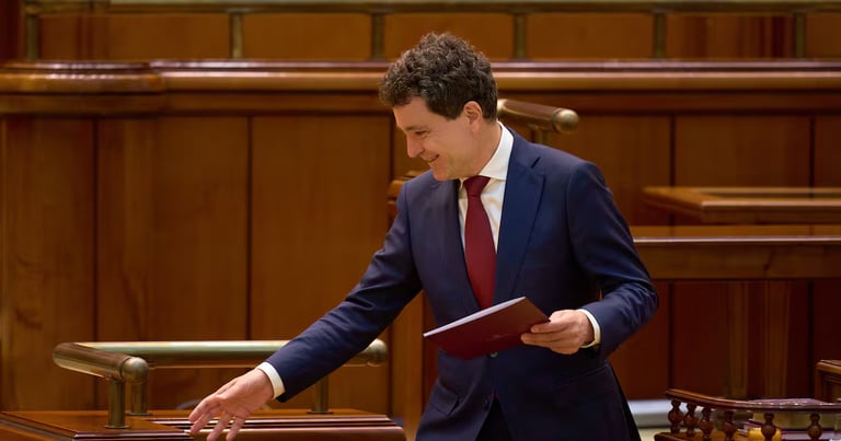 Nicusor Dan Sworn in as Romania's President Amid Political Crisis, Vows Reforms and EU Alignment
