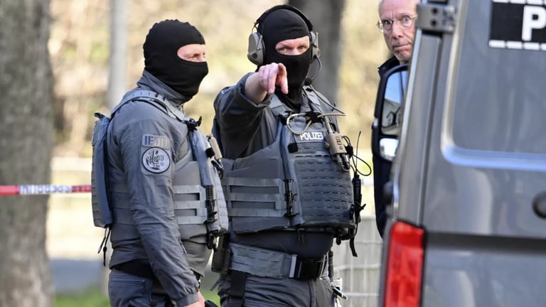 Two Arrested in Hamburg for Attempted Sabotage of German Naval Ships; International Links Investigated