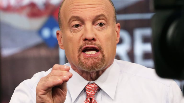 Bitcoin Surges Past $100K: Cramer Urges Diversified Portfolios Amid Trump's Crypto Endorsement