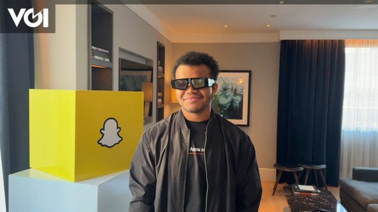 Snapchat Unveils Next-Gen AR Spectacles: A Leap in Wearable Tech for Developers