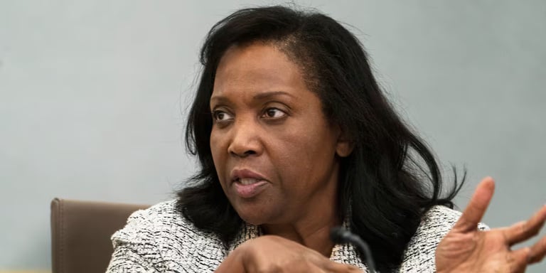 Trump Demands Fed Governor Lisa Cook's Resignation Amid Fraud Allegations and Rate Policy Dispute