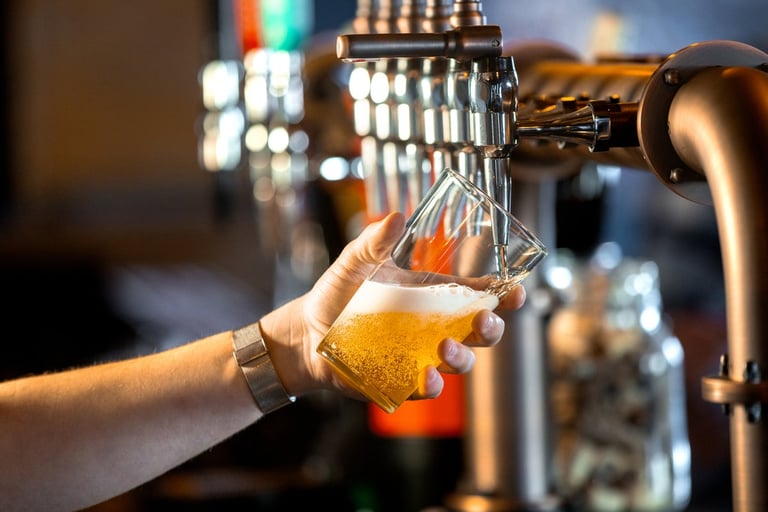 UK Mulls Partial Alcohol Ad Restrictions in New 10-Year Health Plan to Curb Harm