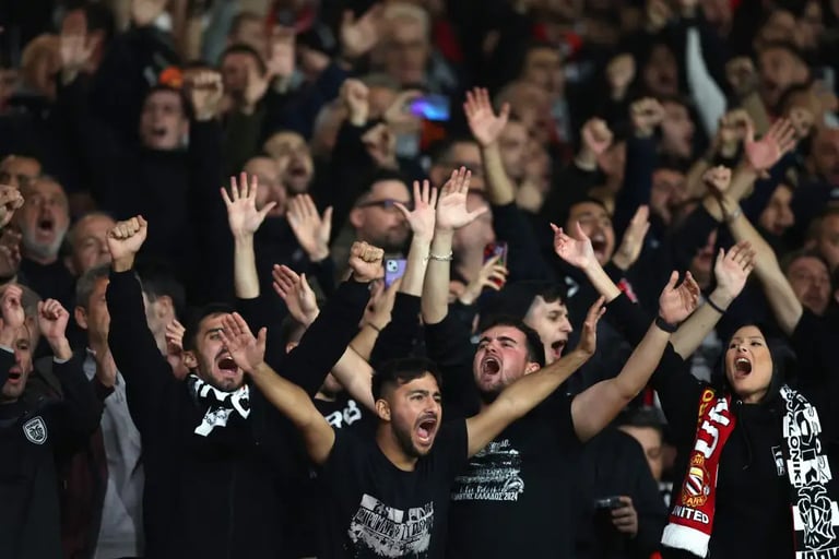 PAOK Fans Protest as Dortmund Nears €30M Deal for 'Little Magician' Konstantelias