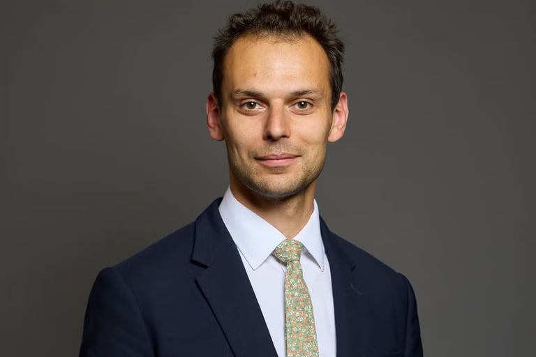 Labour Minister Faces Dismissal Over Alleged Smear Campaign Against Journalists