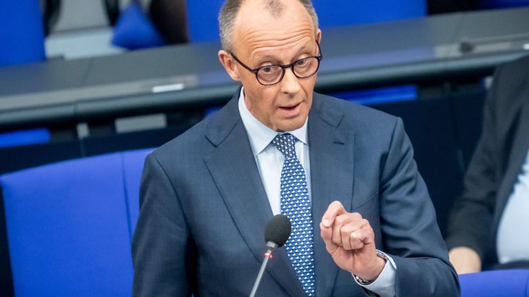 German Parliament Debates Digital Violence, Immigration's Role in Crimes Against Women
