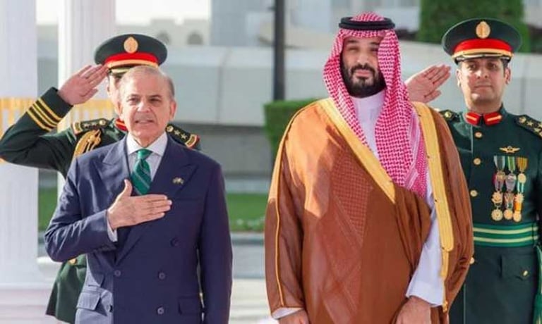 Pakistan Backs Saudi Arabia Amid Iranian Tensions, Offers Mediation for Regional Peace