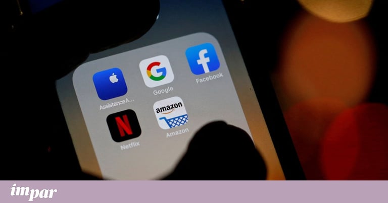 Australia's Under-16 Social Media Ban Sparks Controversy Over Privacy, Enforcement, and Economic Impact