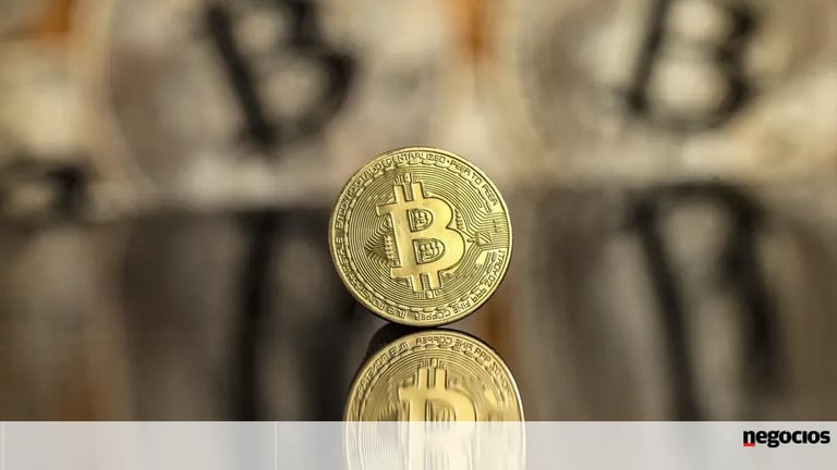Bitcoin Dips Below $90K Amid Bearish Pressure and Thinning Liquidity