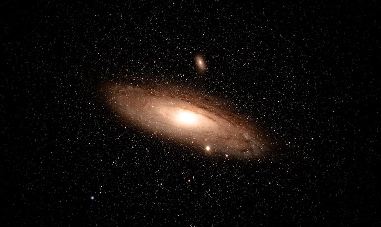 Discovery of Spinless Early Galaxy Challenges Current Cosmological Models and Merger Theories