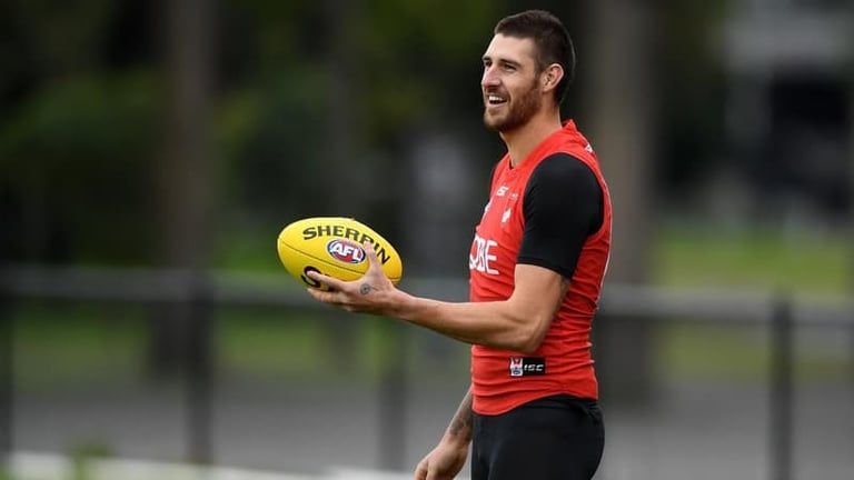 Bulldogs Catch Fremantle Staff Spying at Open Training Ahead of High-Stakes AFL Clash