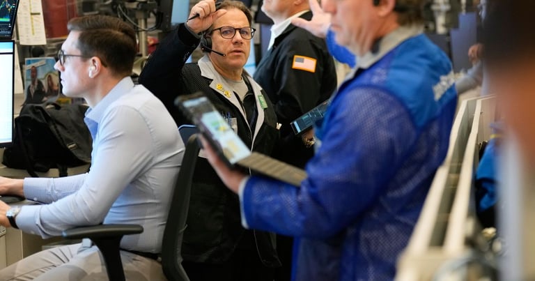 U.S. Stocks Dip Amid Shortened Holiday Week; Energy Sector Gains as Oil Prices Rise