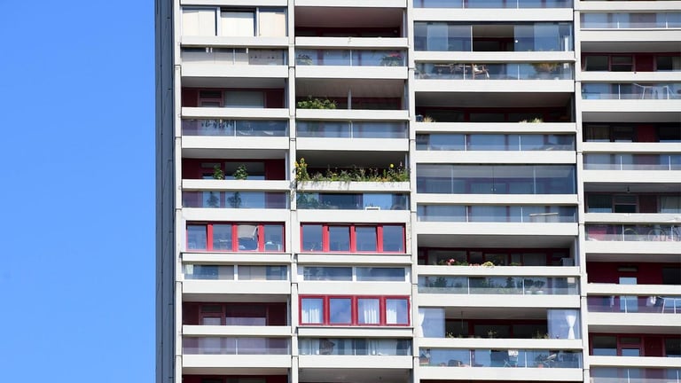 Hamburg Poverty Crisis: Housing Costs Push 26.8% Below Poverty Line