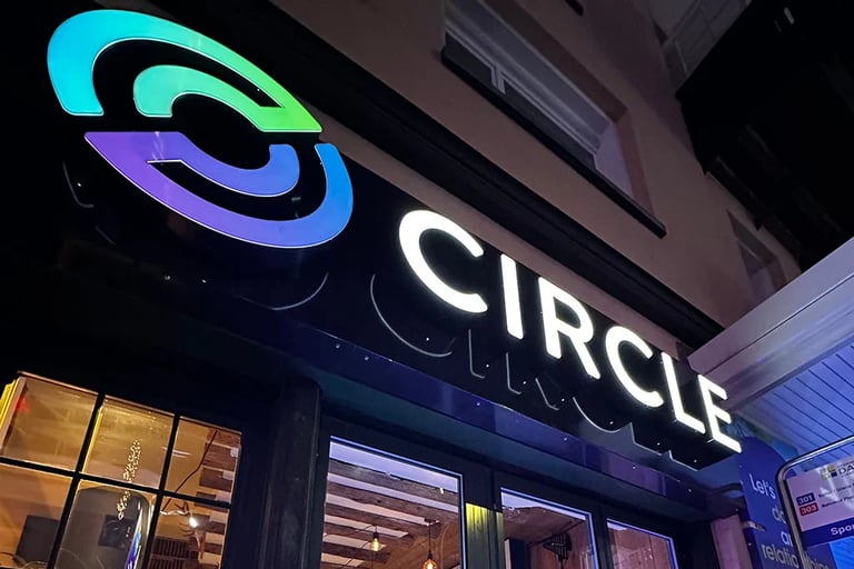 USDC Gains Ground on USDT with Solana Surge and Trump-Backed Initiatives