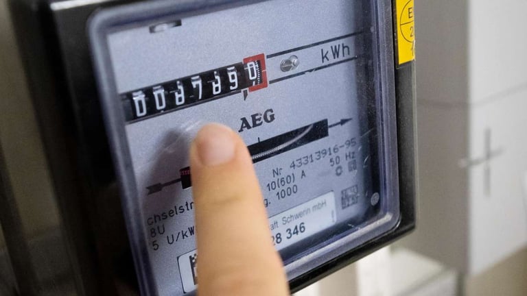 German Households Could Save Big by Switching from Default Electricity Provider, Study Finds