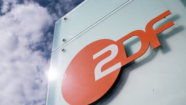 ZDF Apologizes for Unlabeled AI Content, Promises Corrections Amid Media Trust Crisis