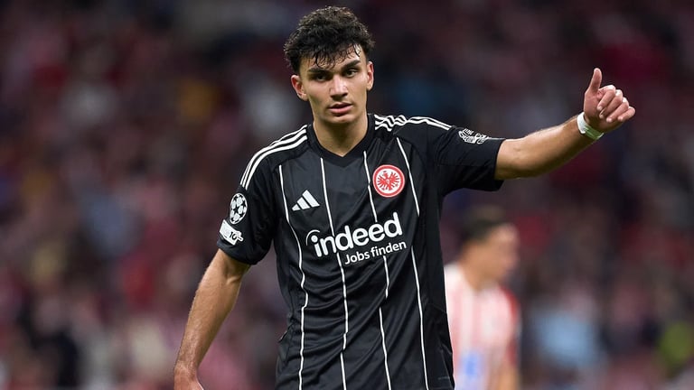 AC Milan Eyes Can Uzun as Frankfurt Winger Considers Exit Amid Tensions with Manager