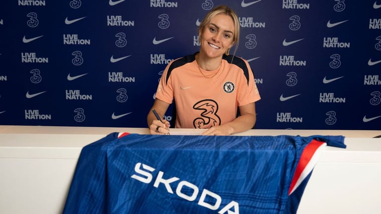 Ellie Carpenter Joins Chelsea FC, Reuniting with Former Manager Sonia Bompastor
