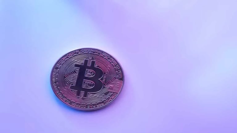 Bitcoin Dips Below $105K After 2024 Peak, Analysts Predict Long-Term Growth Amid Volatility