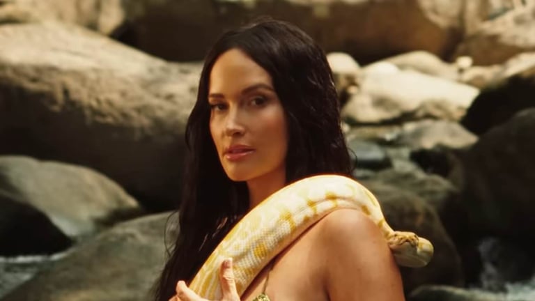 Kacey Musgraves Drops Sultry 'Mexico Honey' Video, Announces North American Tour Dates
