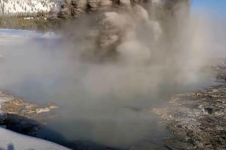 Spectacular Mud Eruption at Yellowstone's Black Diamond Pool Captured by New Monitoring System