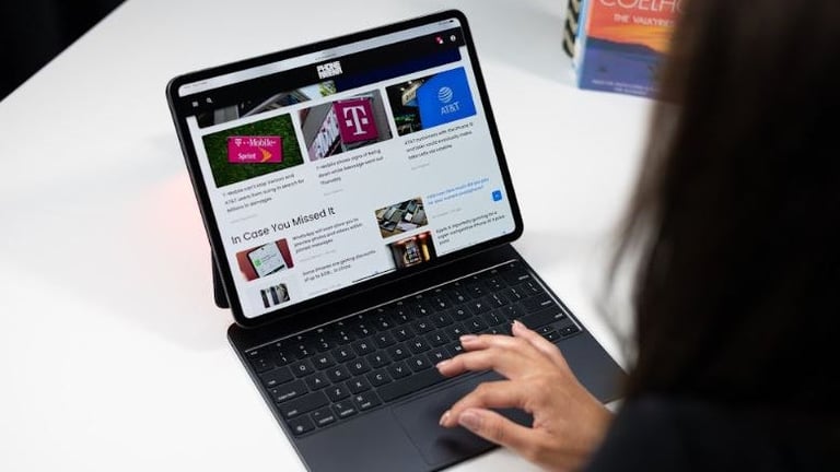 Apple's HomePad: Smart Home Hub Launching 2025, Faces Siri and AI Challenges