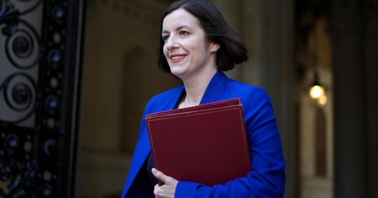 UK Education Secretary Urges Action on Plummeting Birthrate, Proposes Comprehensive Family Support Initiatives