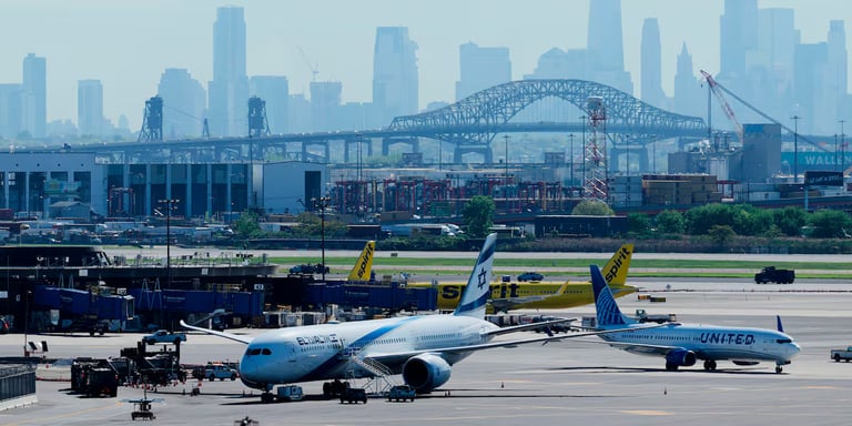 United Airlines Plane Strikes Pole, Bakery Truck on NJ Turnpike; NTSB Investigates