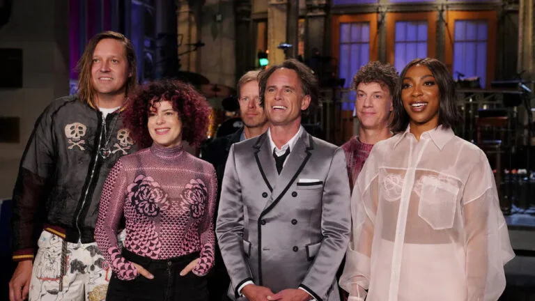 Walton Goggins Shines in Hilarious SNL Hosting Debut with Arcade Fire and White Lotus Jokes
