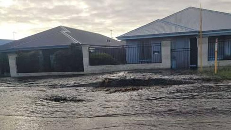 Major Sewage Spill Contaminates Perth's Swan River, Public Warned to Avoid Affected Areas