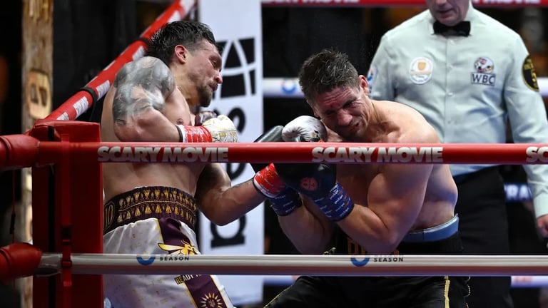 Oleksandr Usyk Defeats Rico Verhoeven in Controversial Pyramid Showdown